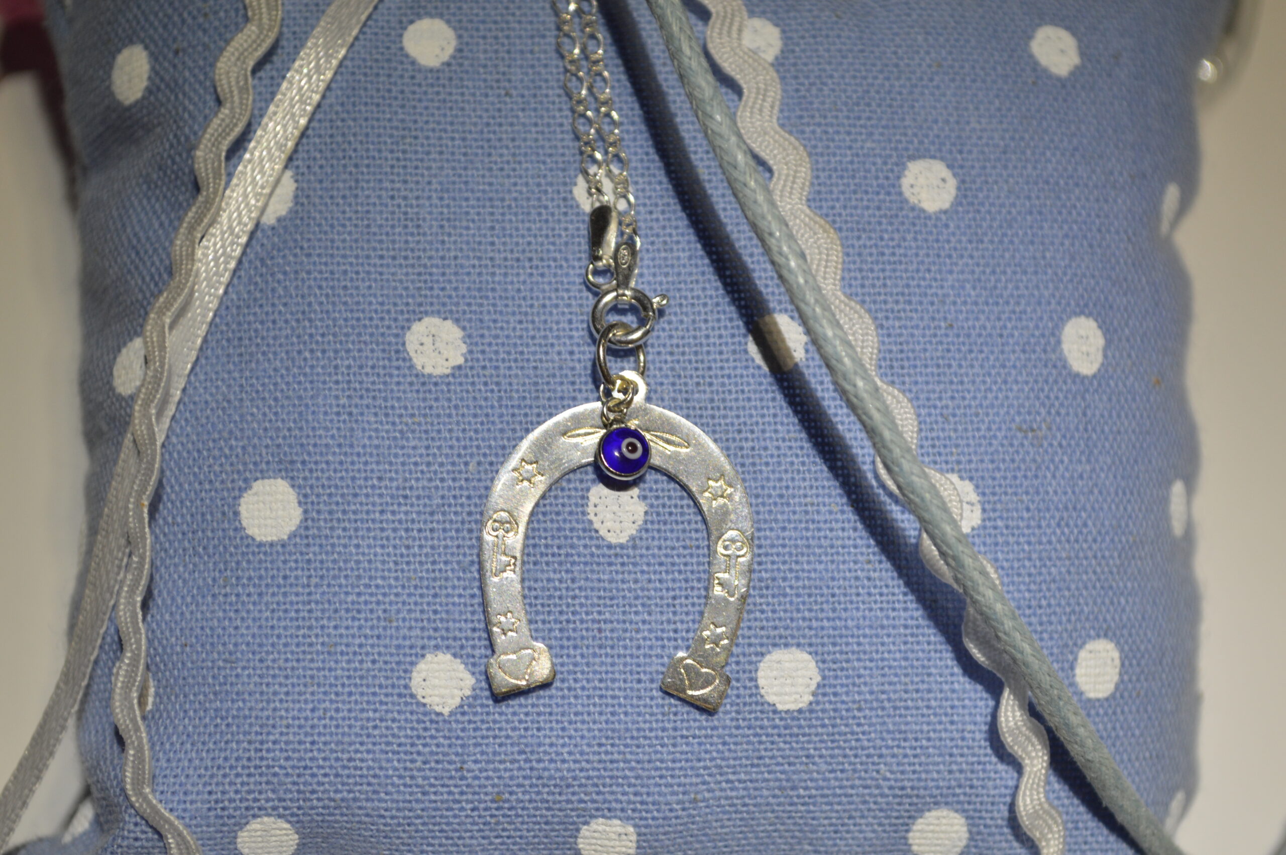 Christmas horseshoe charm - Image 3
